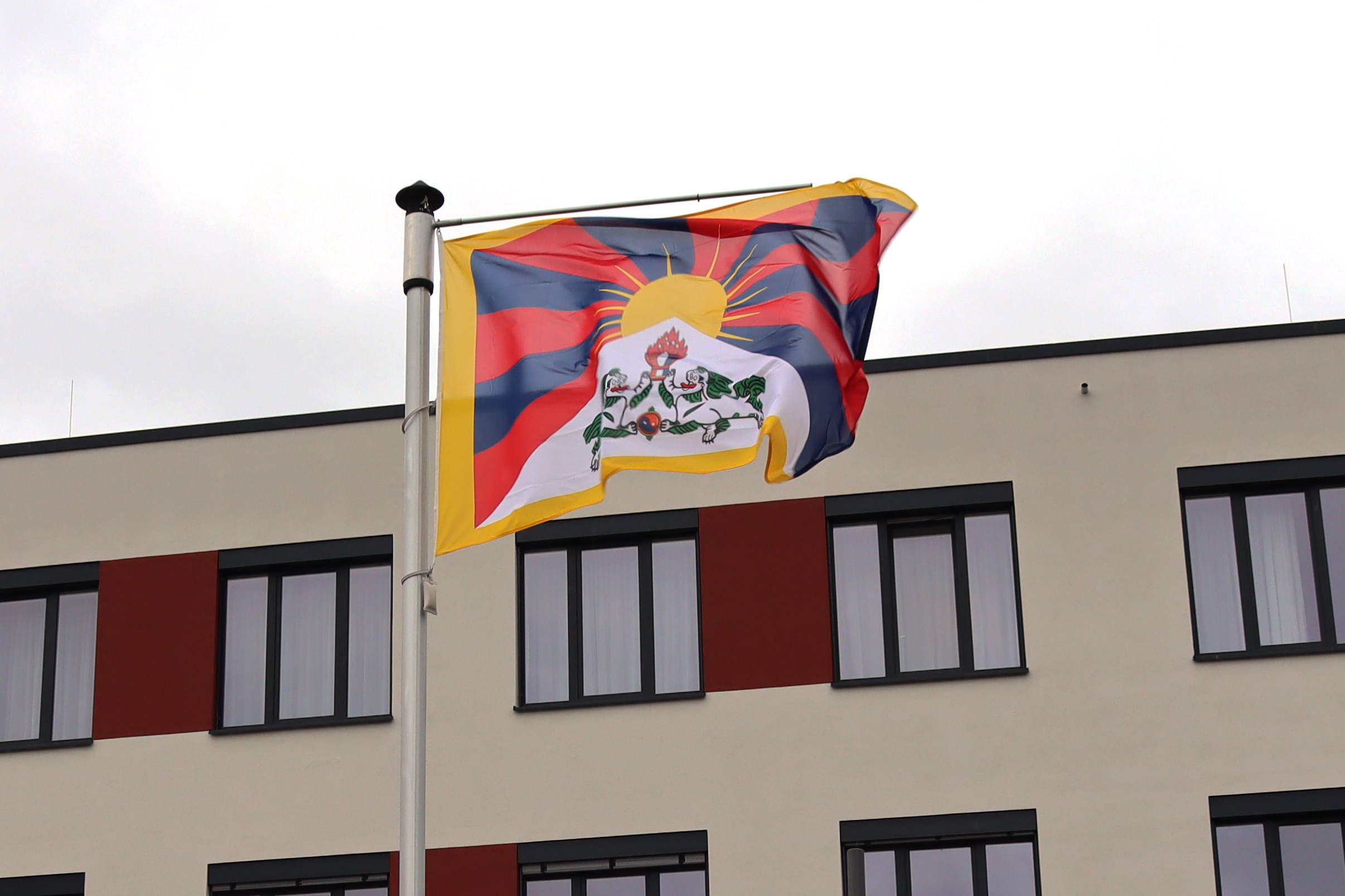 Der ASB Hildesheim zeigt Flagge für Tibet